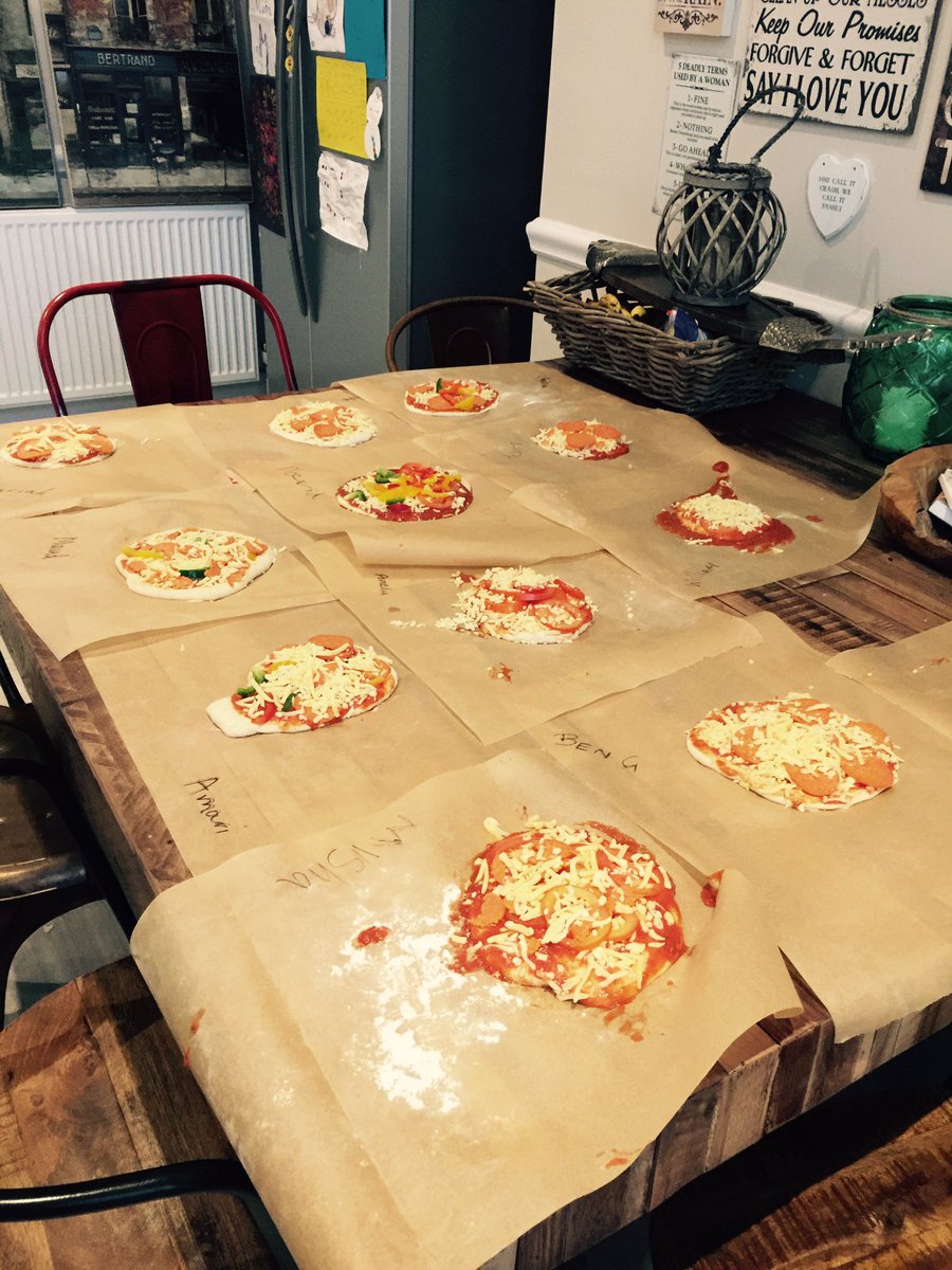 KESWQMH's tweet photo. Some interesting looking #pizzas being crafted in QMH this afternoon #familypizzanight https://t.co/wjNu5btJm0