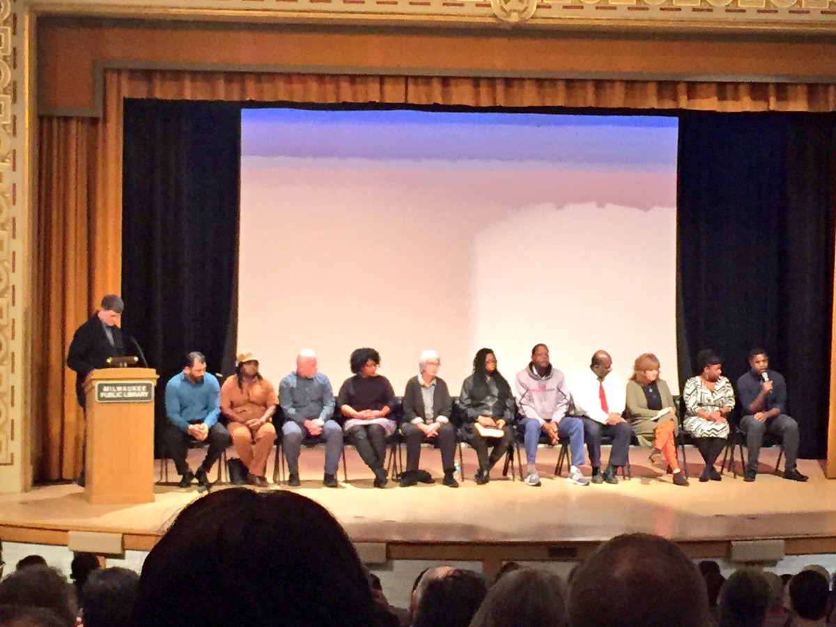 371Productions's tweet image. #foundersday2017 panel discussing racial trauma and healing.
