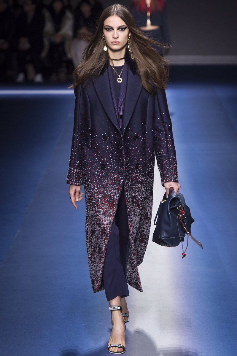 baddestoutfits's tweet photo. versace https://t.co/zkF9fJDFA7