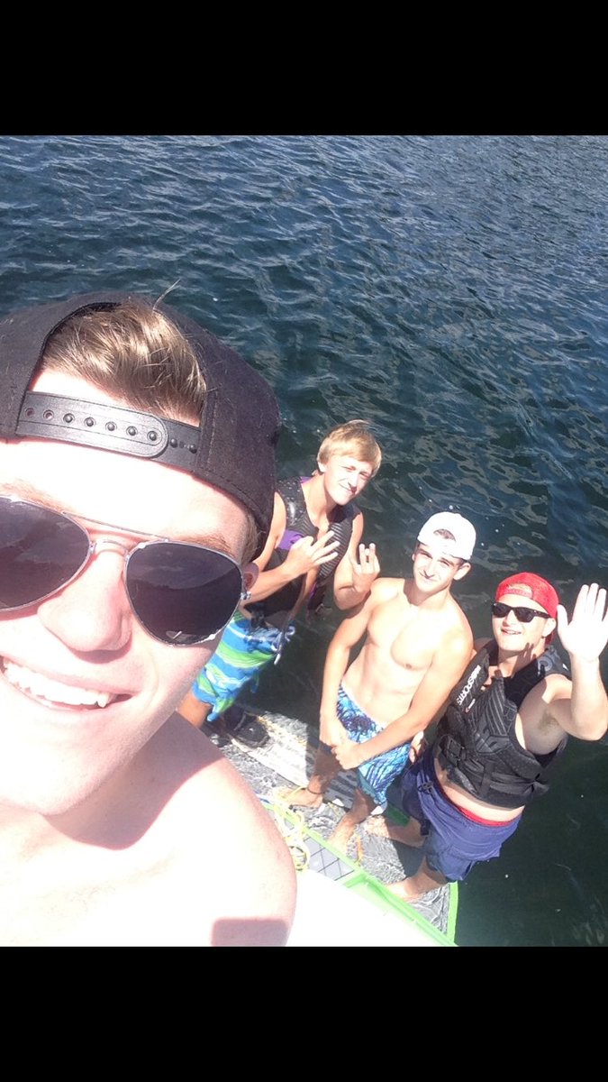 JacobHecker's tweet image. Happy bday to a real clown @Krispy_Till hope u live it up 🙌🏻 miss u bud ❤