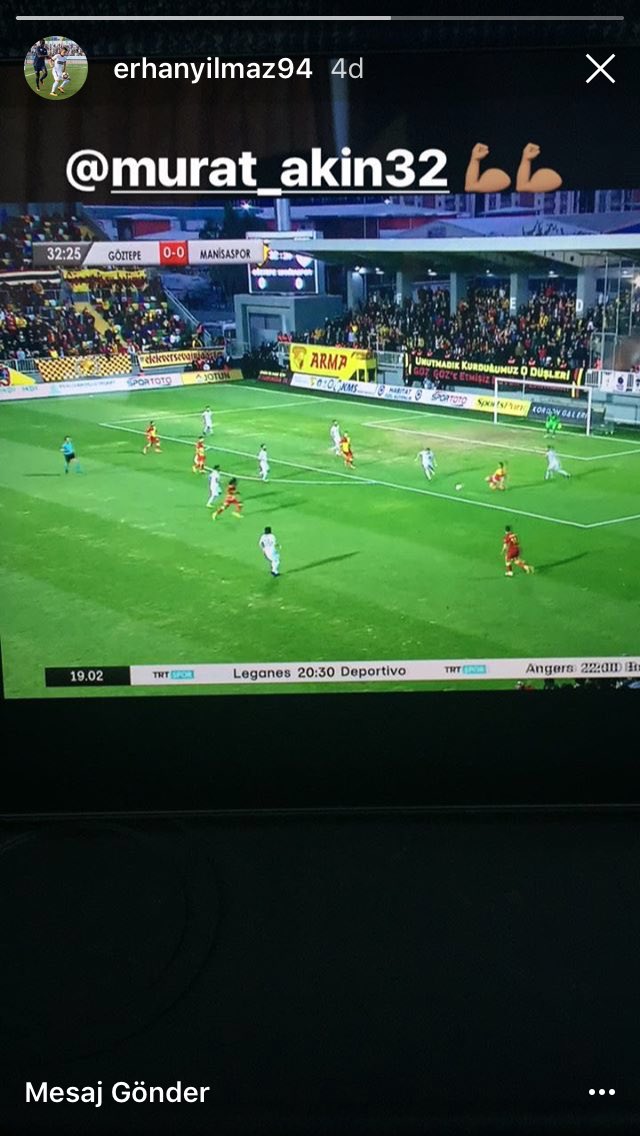 FCWilTR's tweet photo. Erhan Yılmaz, Murat Akın'ın forma giydiği Göztepe-Manisaspor maçını izliyor. https://t.co/0nEb18ZEhK