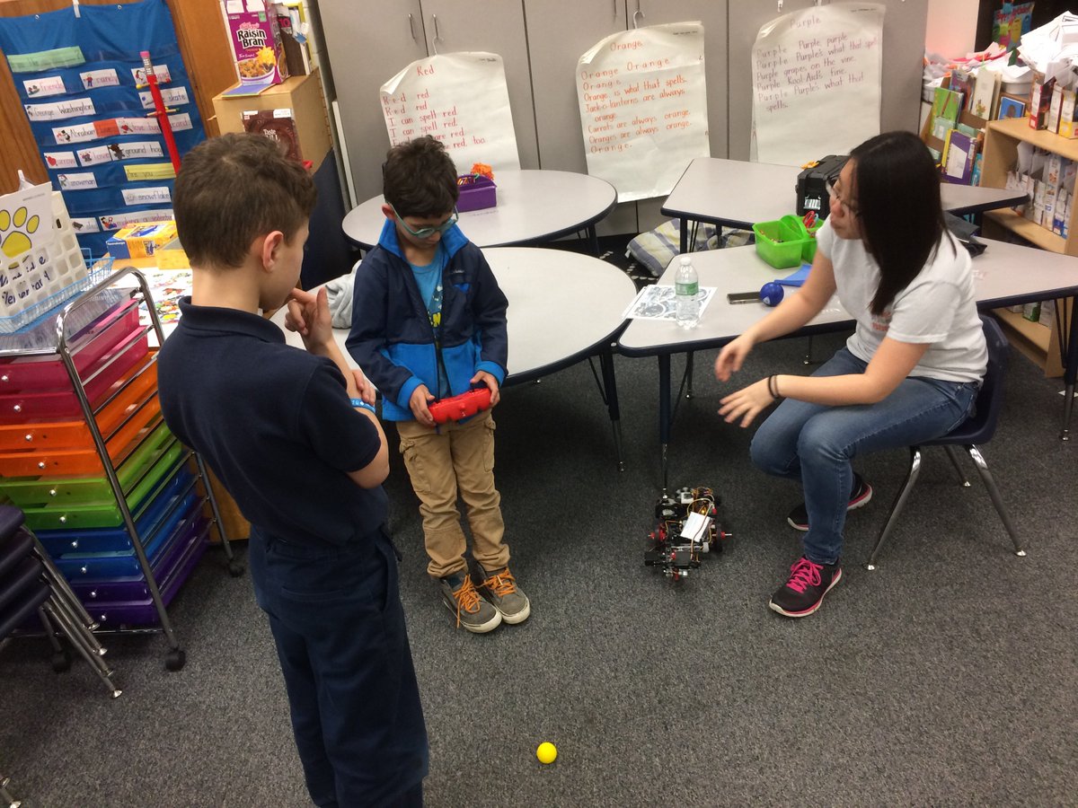 stlstubots's tweet photo. @cyber_ducks sharing robots at #RSD_STEM night at Westridge Elementary last week #omgrobots https://t.co/jf9crfBqu9