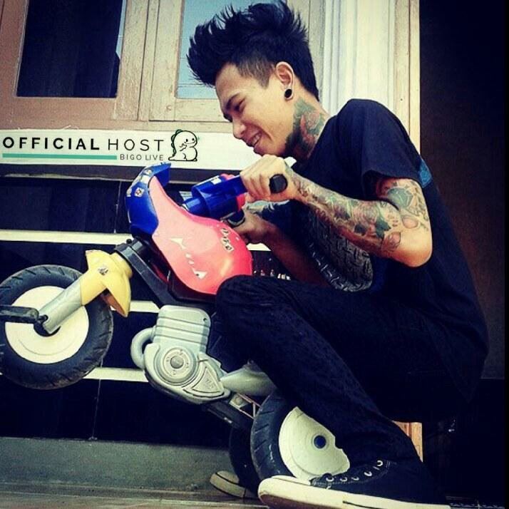 Come join me, or you'll be left behind #BIGOLIVE > CARI JODOH AYEEE.  web.live.bigo.sg/2173532831_198…