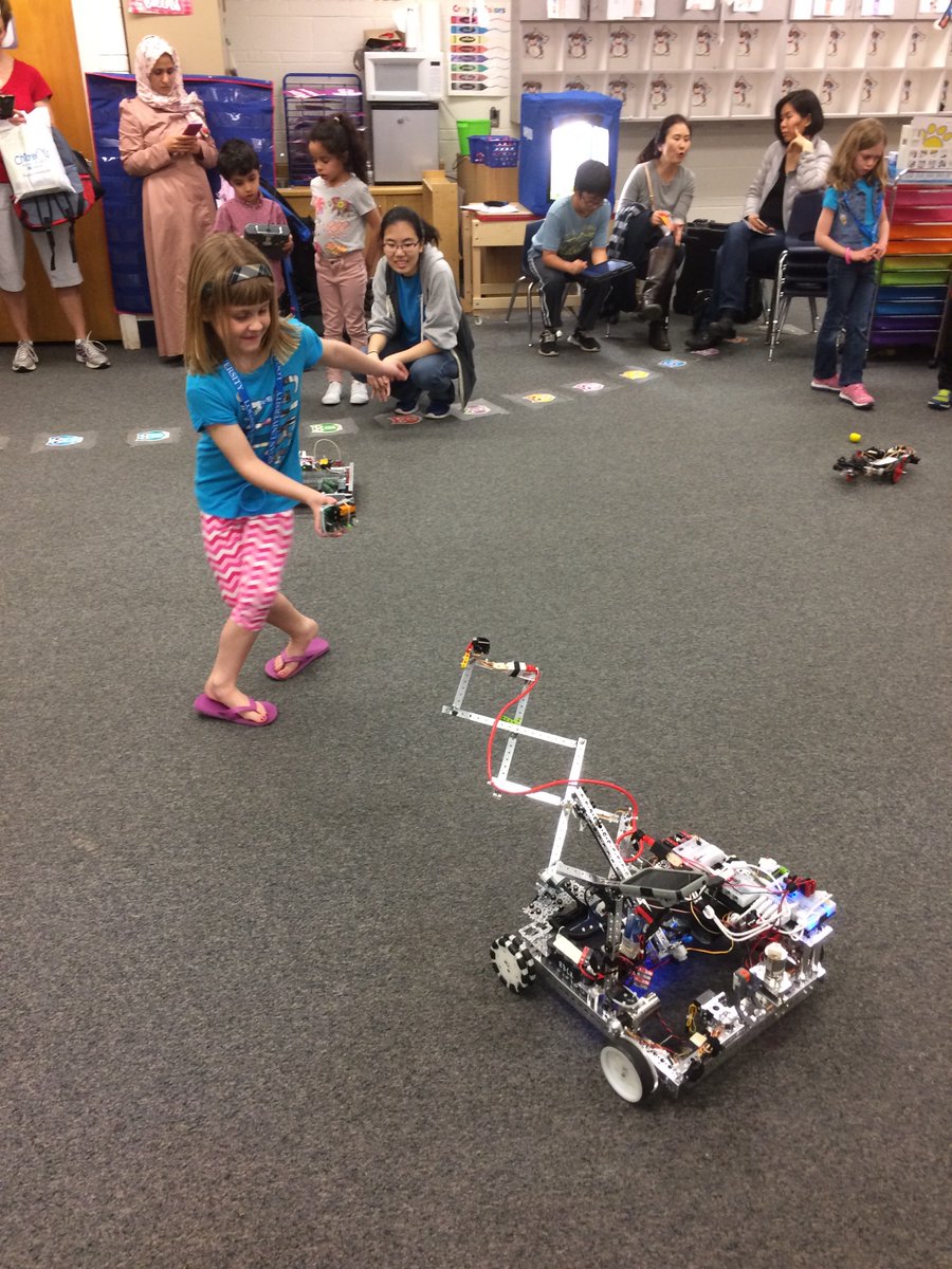 stlstubots's tweet photo. @cyber_ducks sharing robots at #RSD_STEM night at Westridge Elementary last week #omgrobots https://t.co/jf9crfBqu9