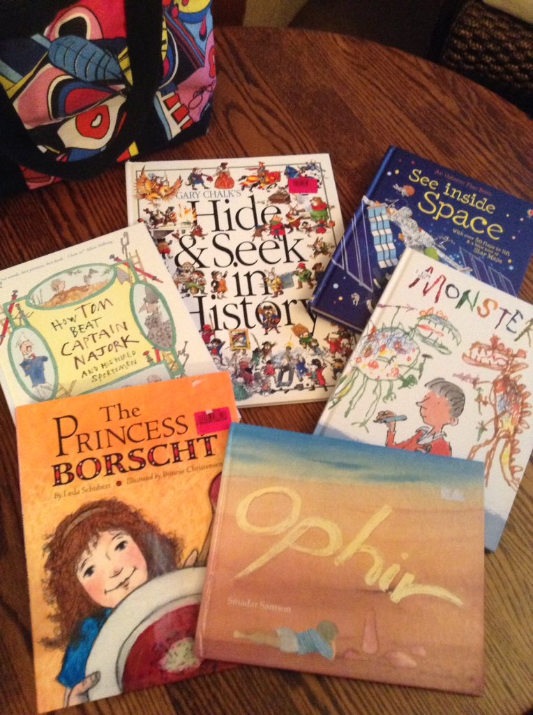 minchreading's tweet image. Charity shop haul; so many bargains! #goldenread #bookchallenges