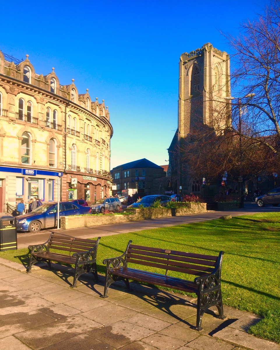 MyFaveBench's tweet photo. Nice afternoon in #Harrogate with a lovely lunch in #Prago's. The #ValleyGardens always look lovely. @UkHarrogate @Harrogate_Wife https://t.co/XWhBuBJt6u