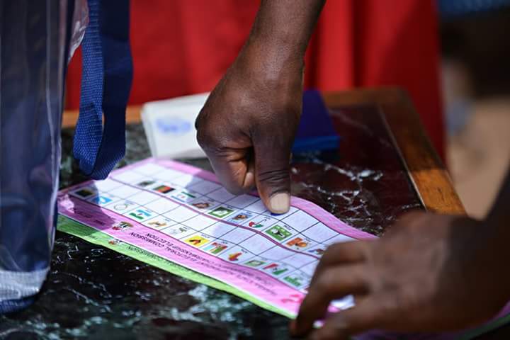 TarabaFacts's tweet photo. Gov. Darius Ishaku and his wife Barr. Anna casting their vote today at Polling Unit: 004 - K/SarkiJ, Sabo I, K/S/J/SABO Takum #LGAElection https://t.co/qHIsRsf1FH
