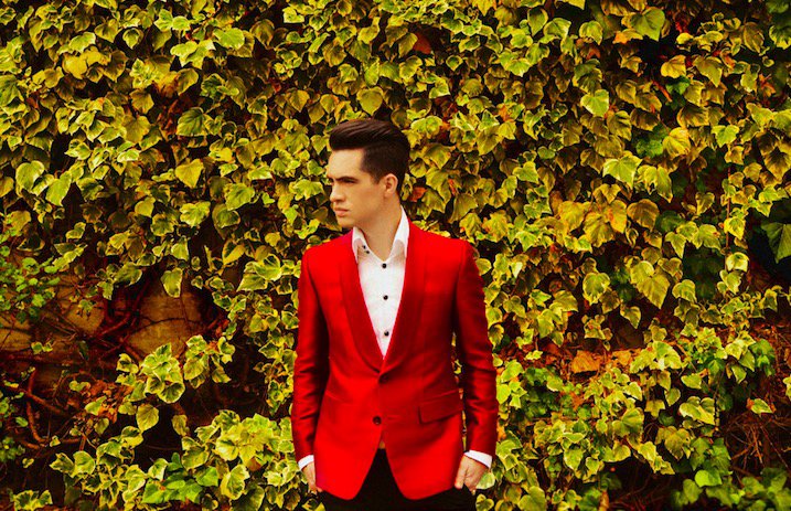 StrifeMagazine's tweet photo. Brendon Urie has moved houses due to constant fan harassment
https://t.co/q2g2fTdt5H https://t.co/5v6m2UZorO