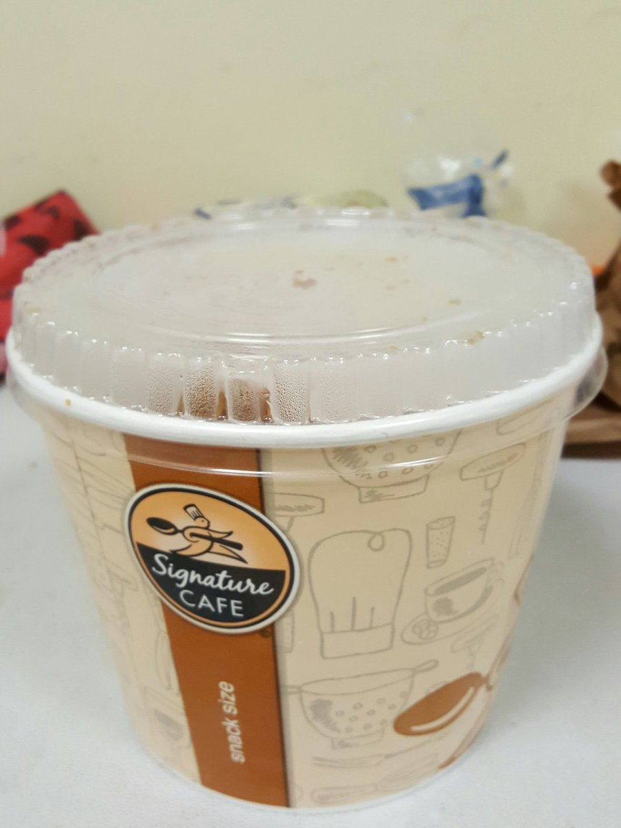 handsomebooger's tweet photo. "Snack size" lol https://t.co/hp9zti7mPY