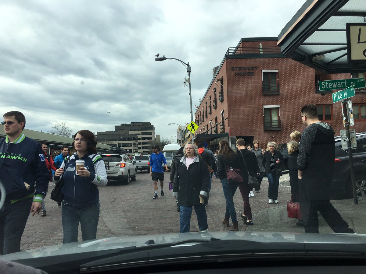 yanosan's tweet photo. Wknd@Pike Place...what was I thinking?! https://t.co/NnZSN2HIOp