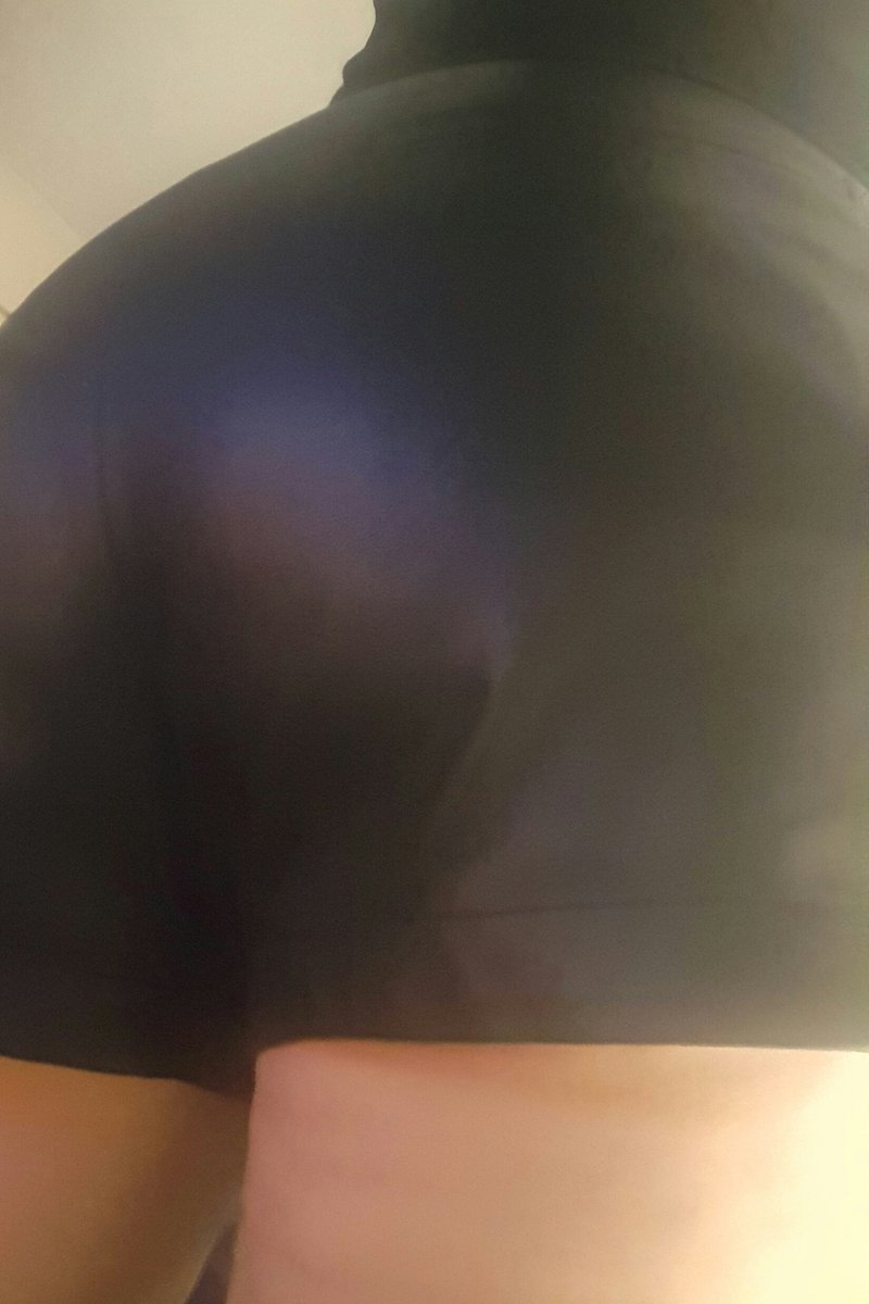MsHannahLoves's tweet photo. #Leather #LeatherShorts #HannahLoves #LeatherSelfie #Tight #LeatherArse https://t.co/d4X8Tmedbz