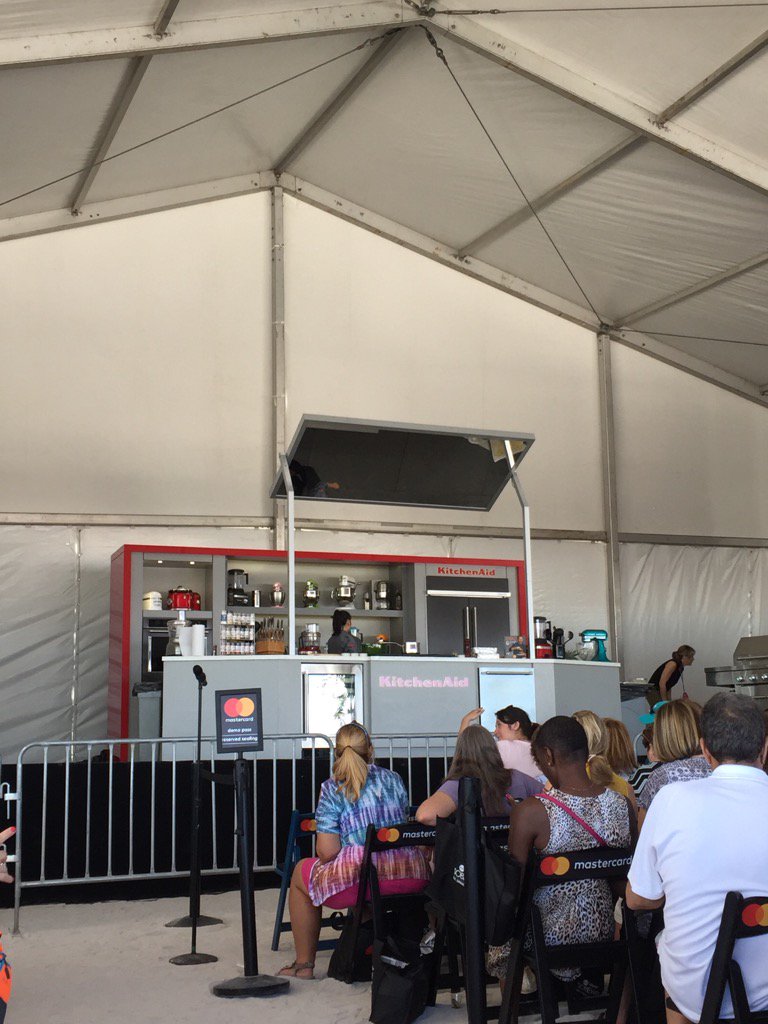 goldfishgurl71's tweet image. Anxiously awaiting @bflay&apos;s demo @SOBEWFF! #SOBEWFF #FaveChef @Mastercard
