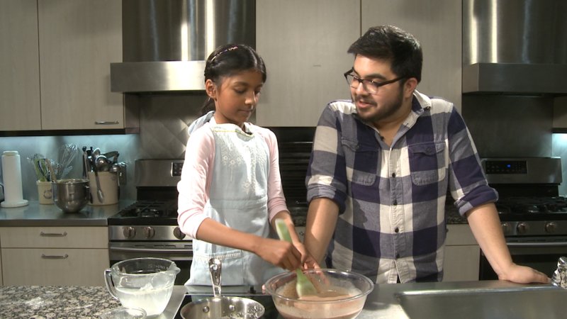 PrcllPuls's tweet photo. 9-year-old 'MasterChef Junior' contestant Avani Shah teaches us how to make chocolate ... https://t.co/OBR85GFOC1 https://t.co/szAqlq4xNK