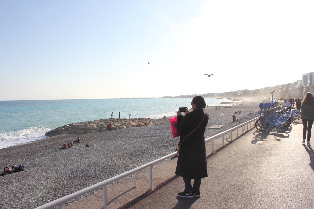 14theProm's tweet photo. #14theprom says take pic of #Prom pic taker #IloveNice #nice2017 #Nice_Tourisme #CotedAzurNow #NissaLaBella #VilledeNice https://t.co/hYdG1XwwIk