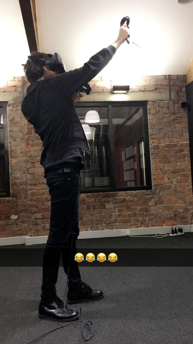 ChloeAmanda's tweet photo. French vs VR https://t.co/zzrbwP1RTD
