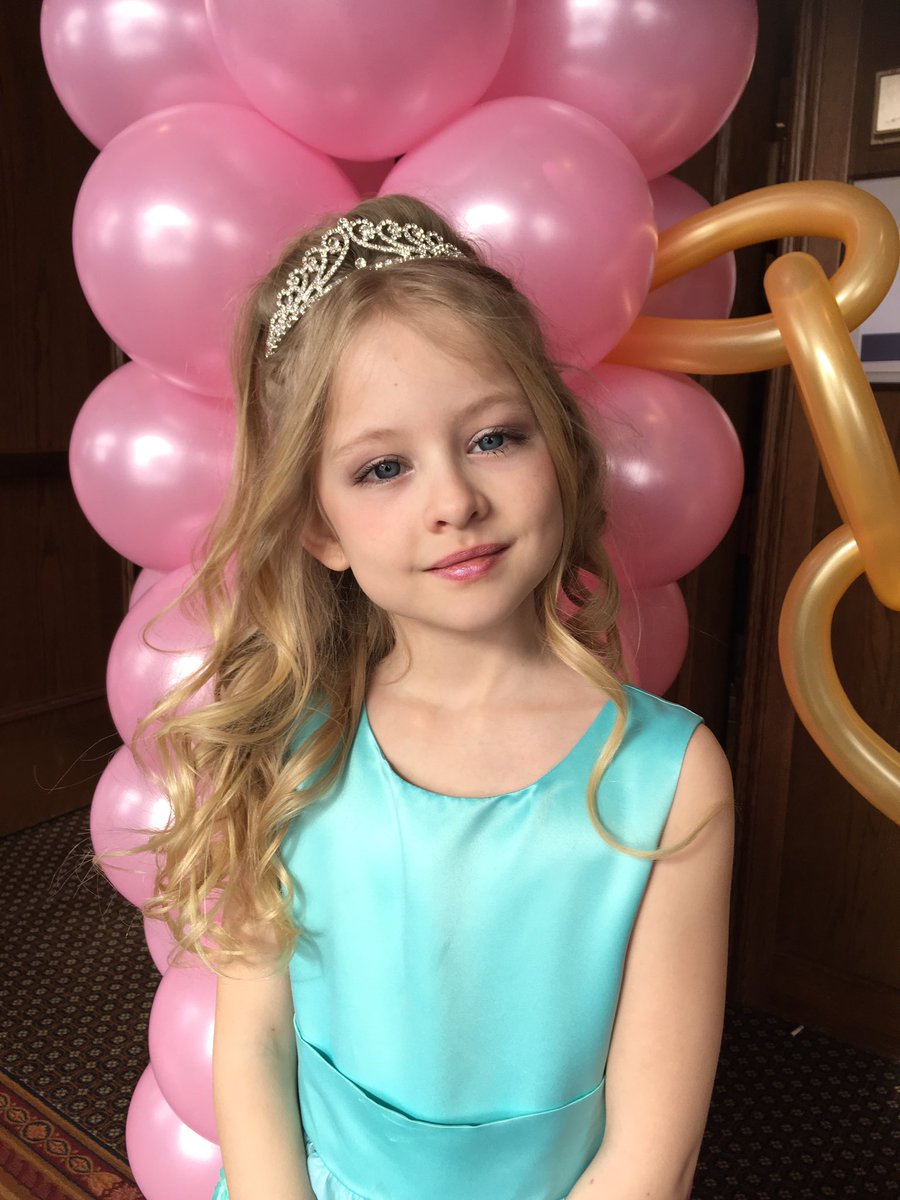 traceyoake's tweet image. #princessball2017 #cureCF all ready for the party