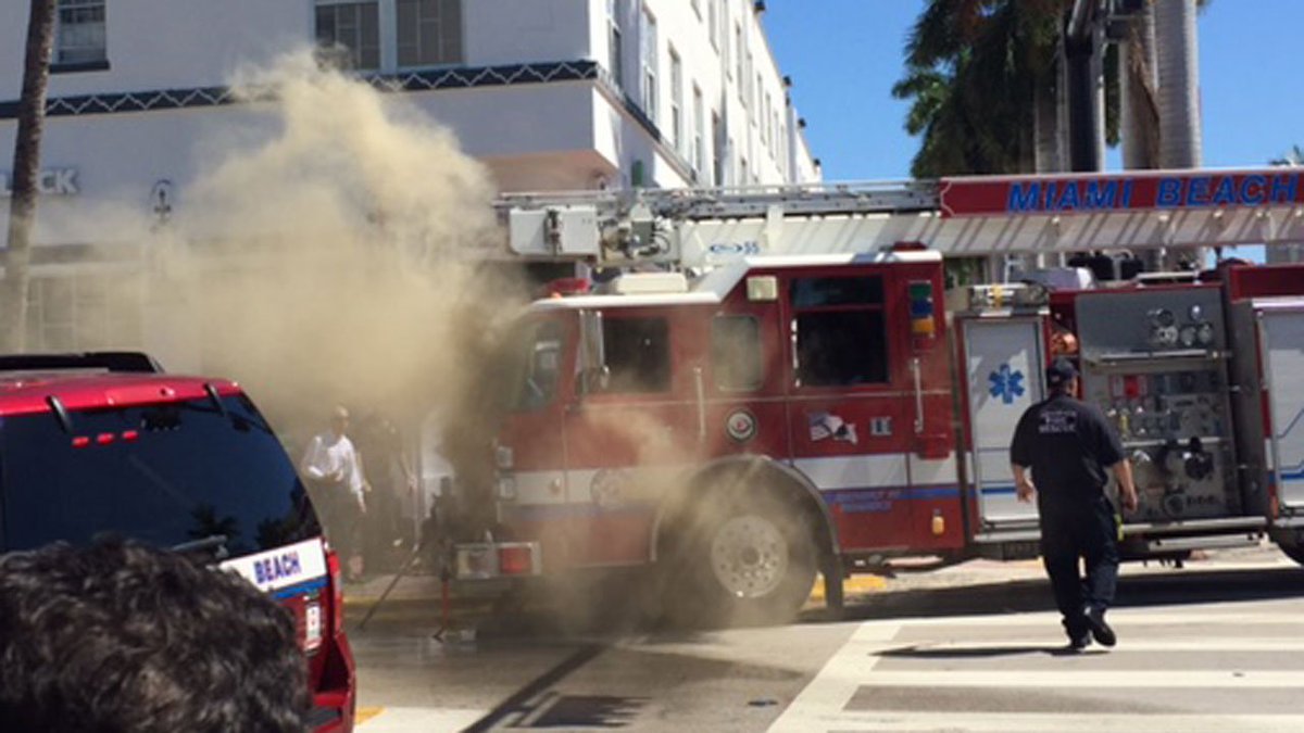 Fire truck engine catches on fire in #MiamiBeach bit.ly/2lRoher https://t.co/W56ulRcBKK