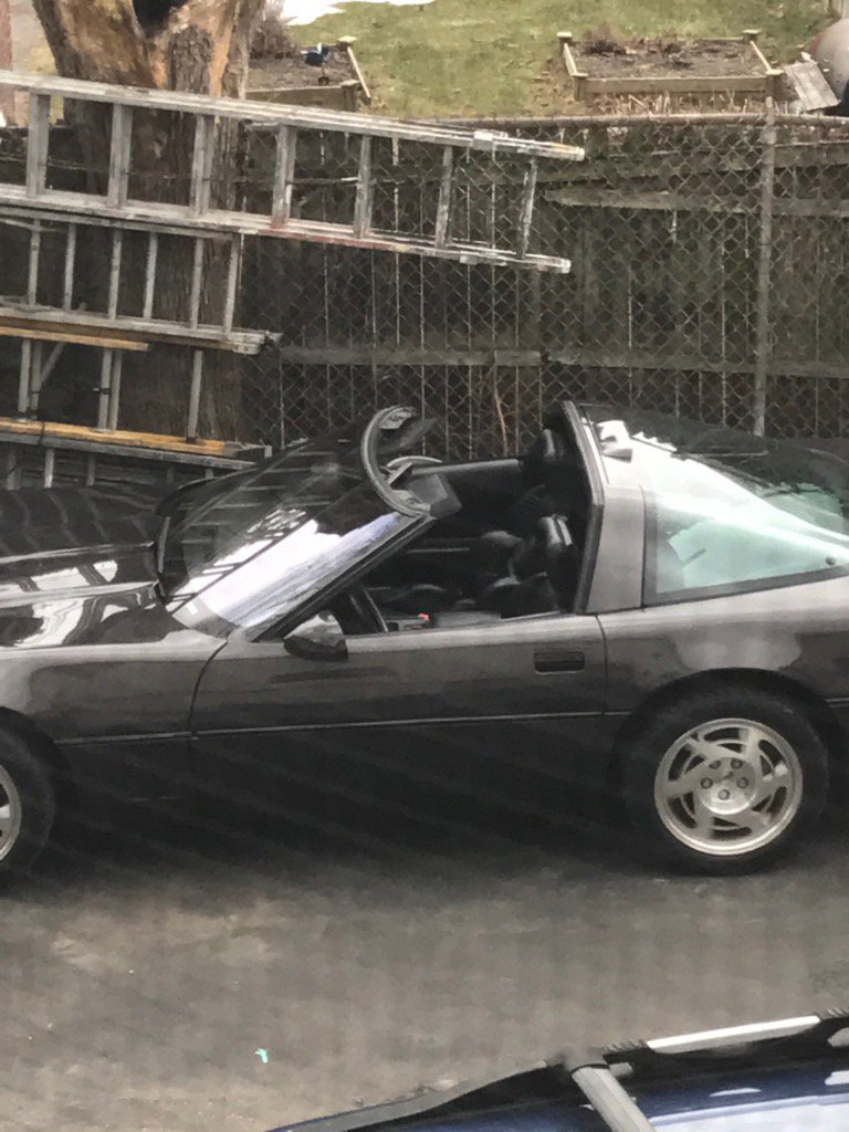 mr_keviningram's tweet photo. Yo, landlord, might wanna put that sun roof on before the 🌧.
#triedcalling #Iswear #wetvette https://t.co/tjwe4bBFbE