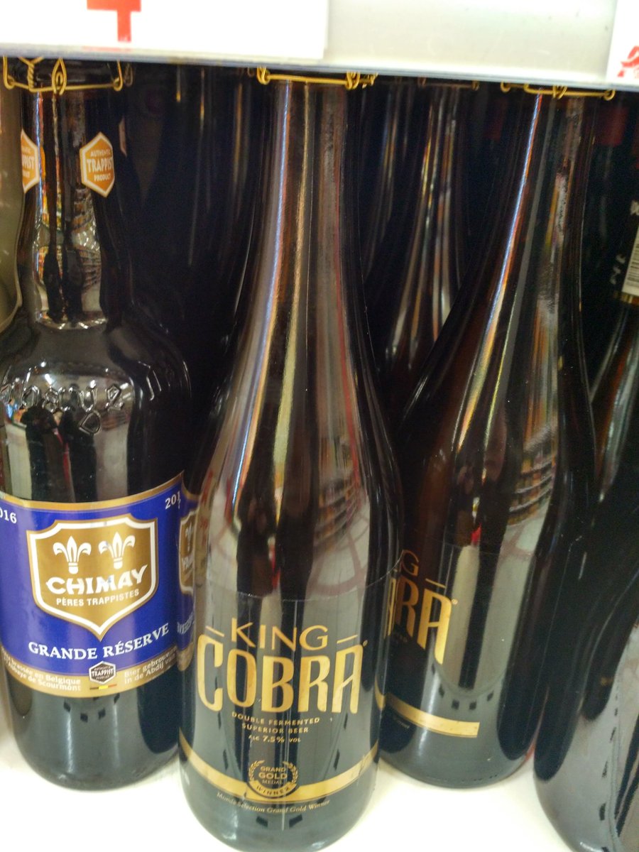 King Cobra, esa pala con la que puedes jugar y luego bebertela <a href="/viborapadel/">VIBORAPADEL</a>