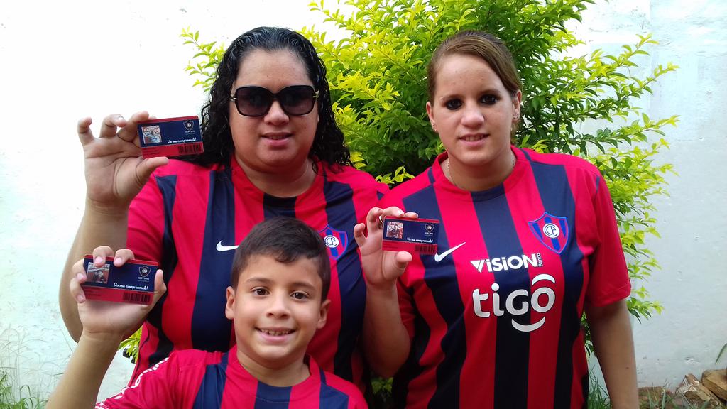 gabydu27's tweet photo. @SomosCERRO Rumbo al estadio en familia!!! Comprometete con el club 🔵🔴 https://t.co/o5T6Ttyhye