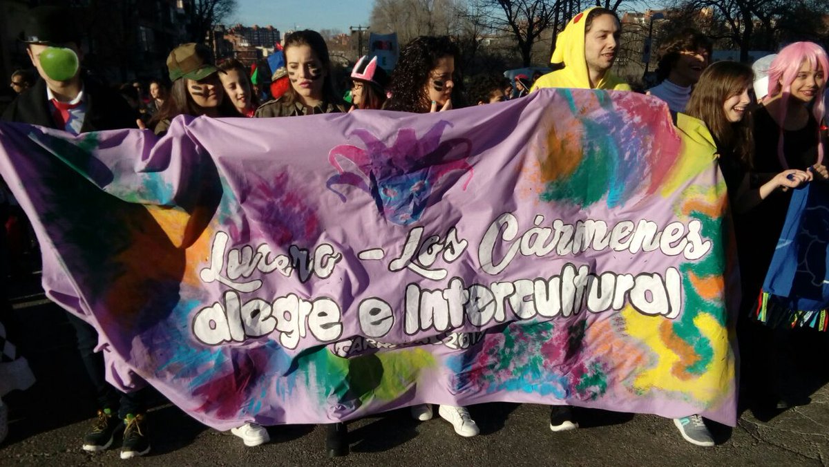 Vecinos y vecinas que se organizan también para petarlo en los #Carnavales.
🎉🎉🎇🎇🎇🎉🎉🎉😀😀😀