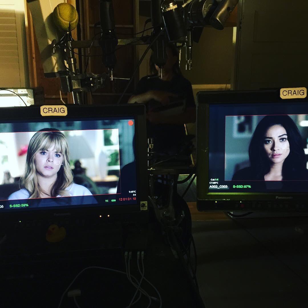 LittleLiarsFR's tweet photo. #PHOTO Shay et Sasha sur le tournage du 7x20 : https://t.co/EzqH5m9c0C