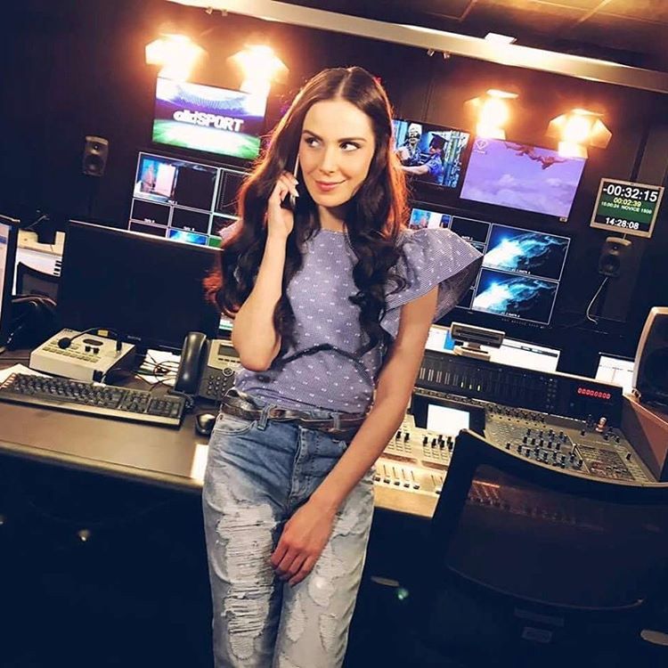 PlanetTV's tweet photo. V #PlanetZvezde bo ob 22.15 na hitra vrašanja odgovarjal @JureKosir, pokukali pa bomo tudi v nastajanje serije #DobriSosedje! /c @ula_furlan https://t.co/TPsc6B3CSe
