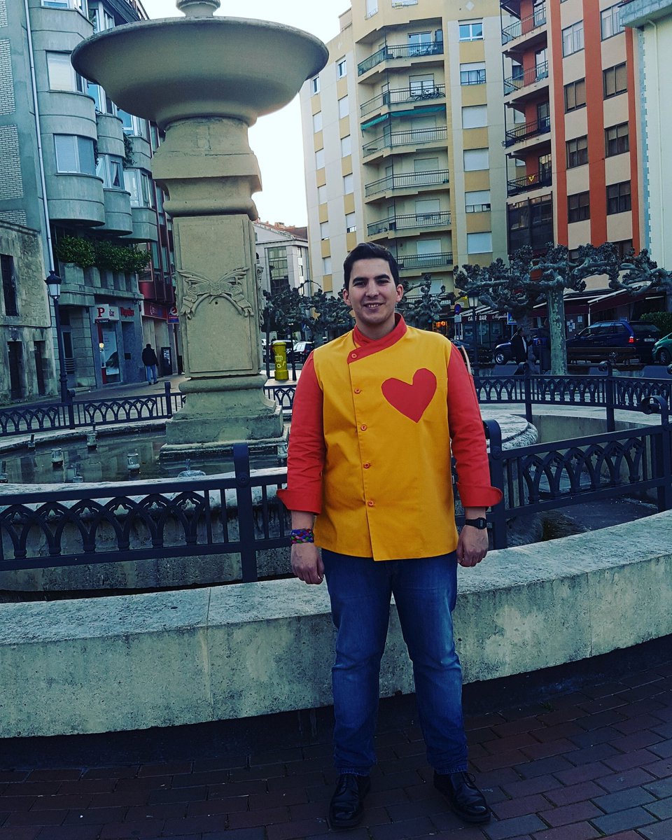 danielgsolana's tweet photo. El disfraz de mi ídolo! @albertochicote https://t.co/n8YOV9Hi8b
