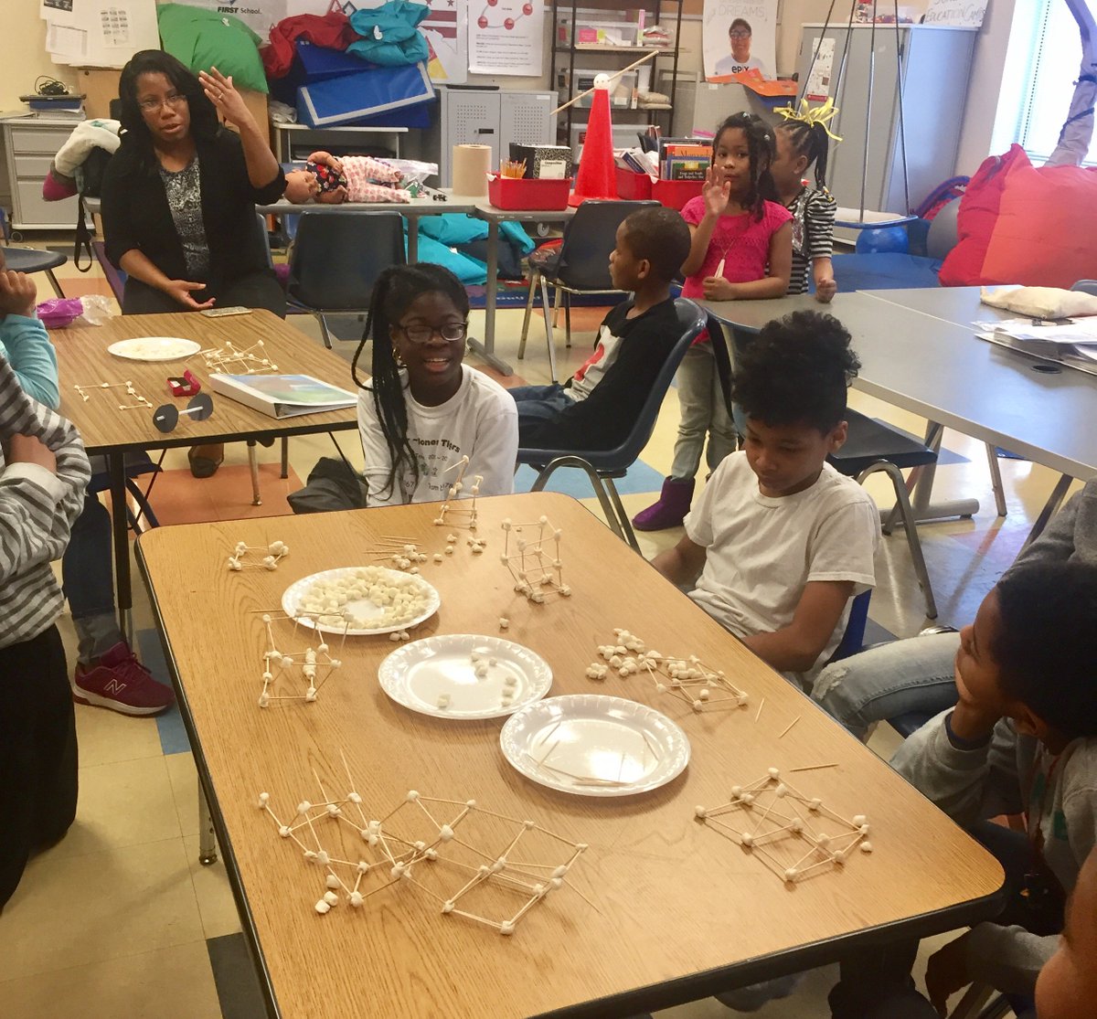 WalkerJonesEC's tweet photo. Saturday mornings at WJEC are busy with STEM activities. #dcpublicschools, #dcrobotics, #dcstem https://t.co/66uERHHi8y