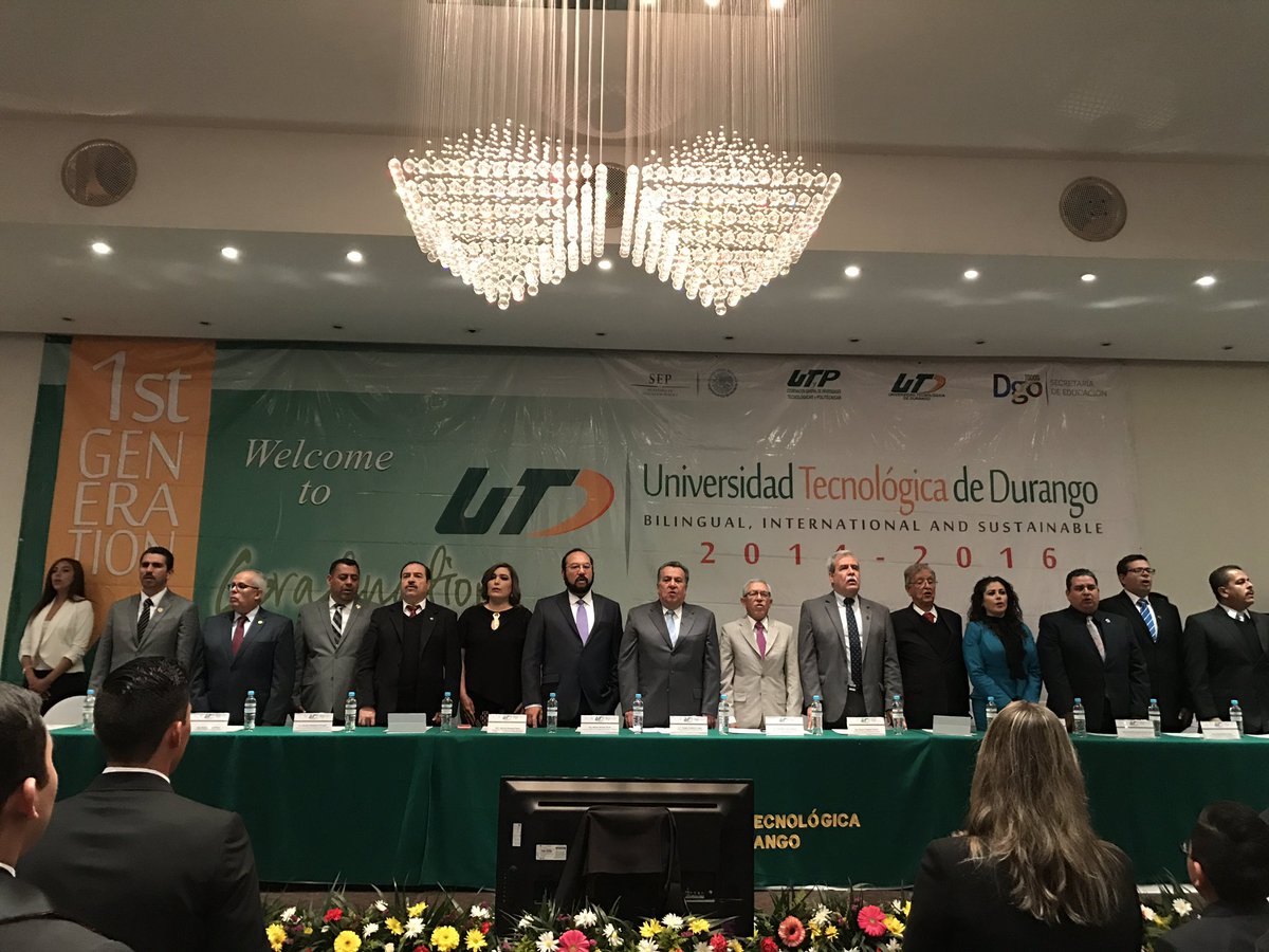 UTDURANGO's tweet photo. Graduación primera generación #UTDBIS #ProudlyBIS #SomosBUFFALOS #SoyUTD @SalvadorJaraG @HectorArreolaS https://t.co/NtBFTEfWbv