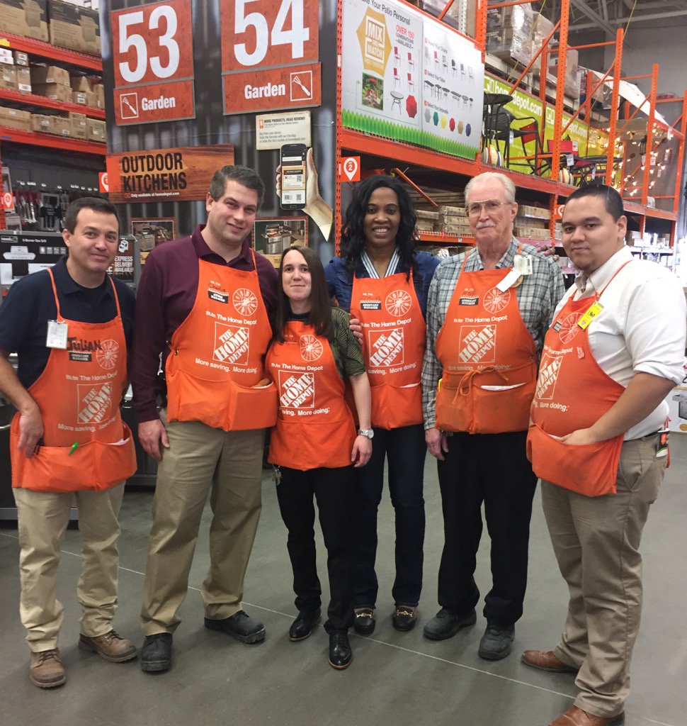 0963SM_Charlie's tweet photo. Kaitlin DH last Saturday in Lodi congrats on your promotion to ASM to Store 950!!! @LourdesPerry @Tino_Longobardi https://t.co/eyYvAl7Hxh