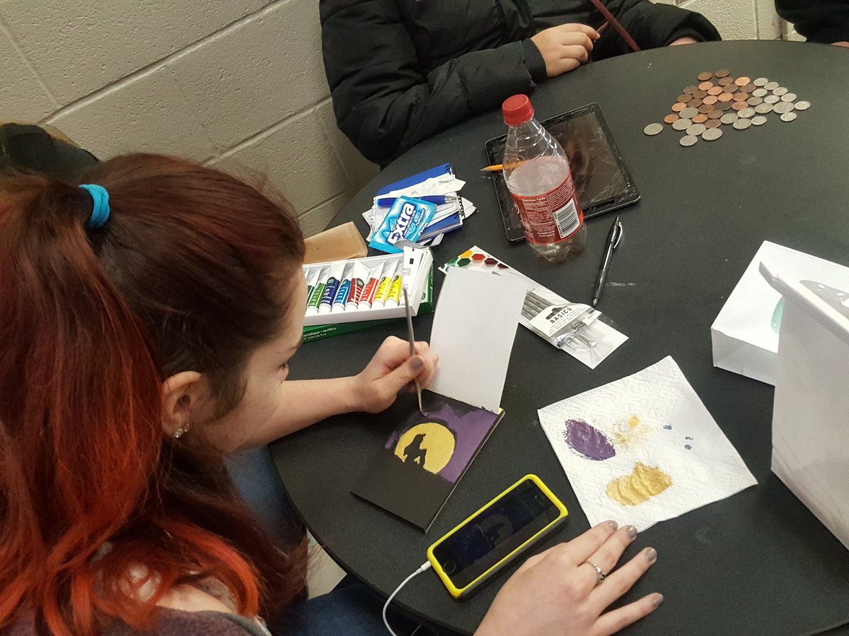 MsJaymeArtClass's tweet photo. Happy faces make for happy VASEs 😆🎨😄 #VASE2017 #artfam https://t.co/ugKASyU9qz