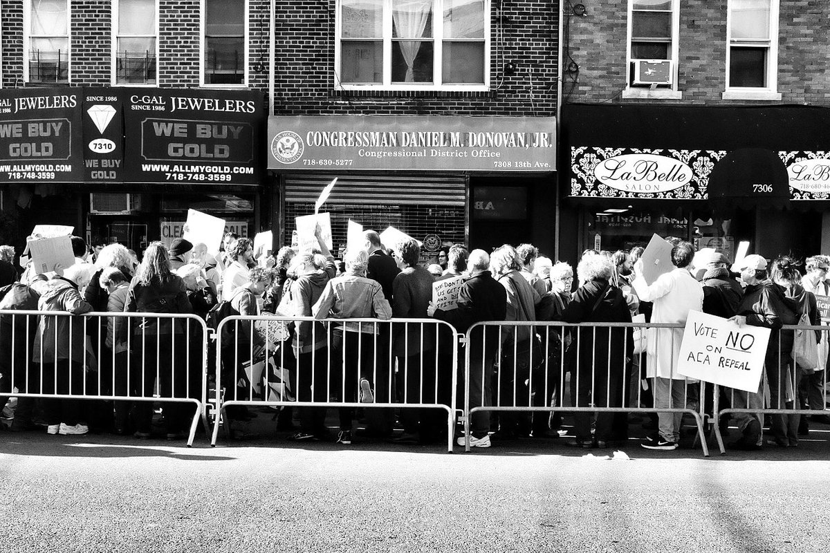 JonGiftosMD's tweet photo. #healthcareprofessionalsprotest outside @RepDanDonovan office in BK demanding no ACA repeal without replacement plan! #DoNoHarm https://t.co/tCTpUUvvQm