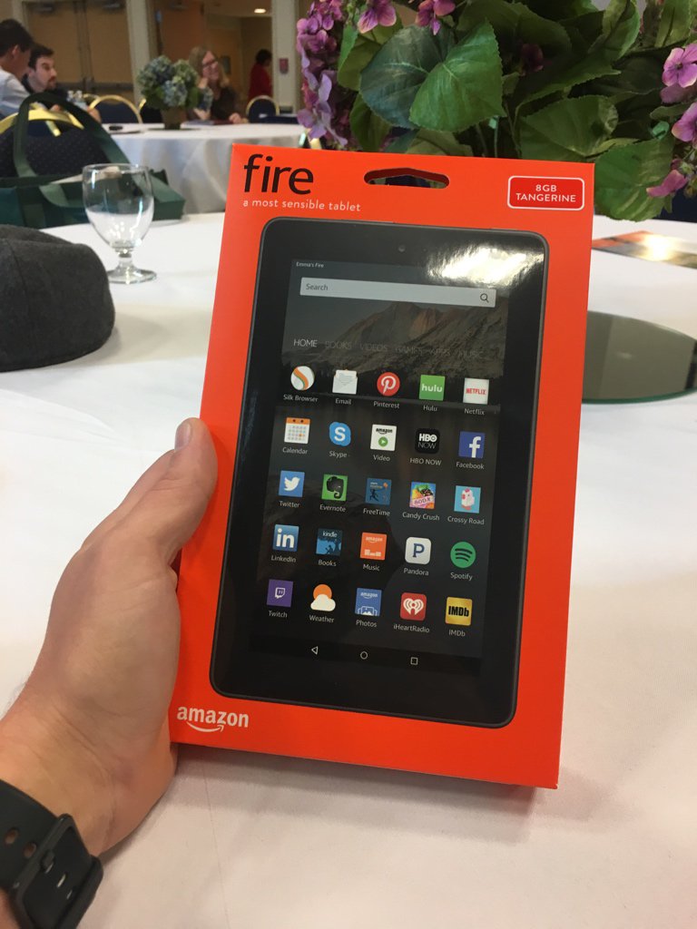 SUSocialStudies's tweet photo. @MidStatesCSS a shiny gadget to hold all the new knowledge from #MSCSS2017 https://t.co/nBZmGg8wjD
