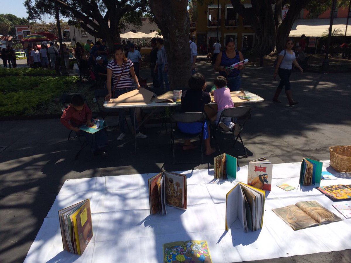El espacio de fomento a la lectura cuenta con libros infantiles de <a href="/CCILaVecindad/">Alas y Raíces Mor</a> y @SC_Morelos #Cuernavaca