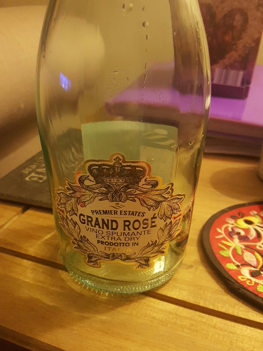 Tim Knee tweet media