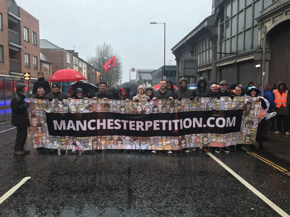 JonConnorLyons's tweet photo. Mcr Residents showing solidarity in saying no to Tory Cuts! #TorchLightProtest #FairDeal4MCR #ManchesterPetition https://t.co/gjl9rIjA6k