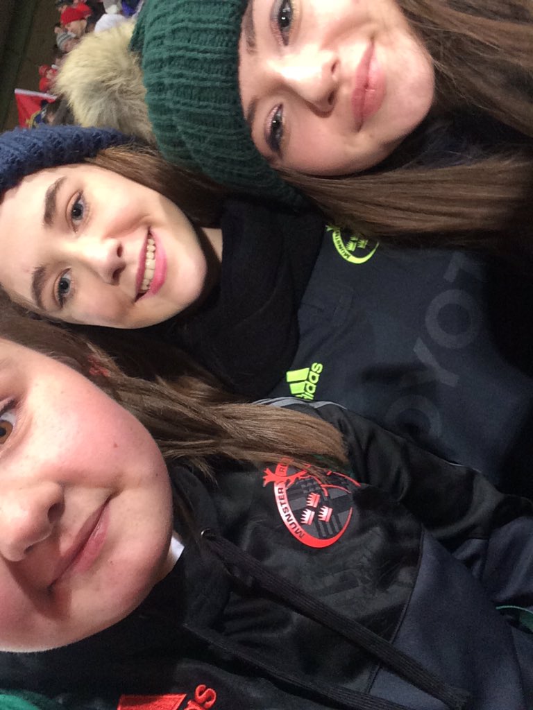 shauna_oc123's tweet photo. #MUNvSCA  hon Munster 💕 #GuinnessPro12 https://t.co/nMK0RPcLo1