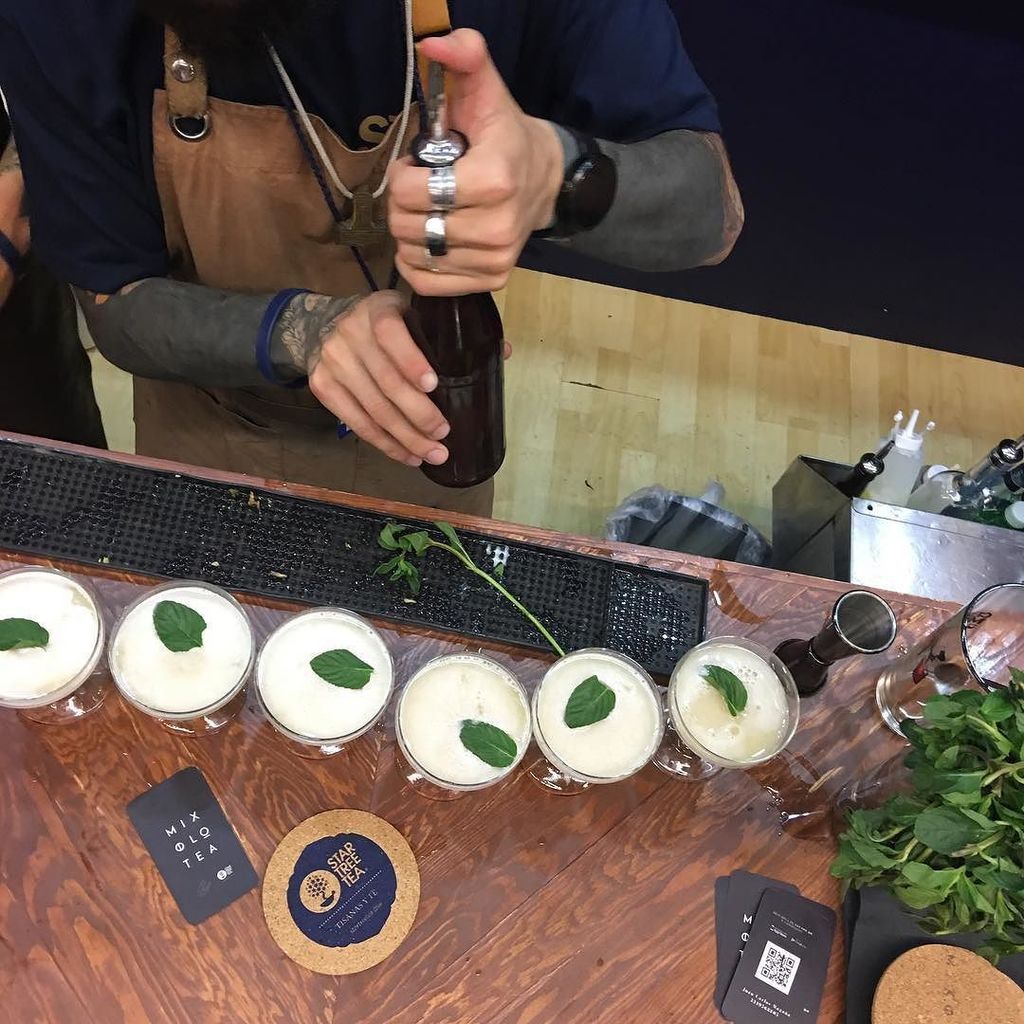 Nuestros amigos de <a href="/startreetea/">STAR TREE TEA</a> con asombrosos #cocteles en la #expo <a href="/cafeygourmet/">Expo Café & Gourmet Gdl.</a> #UrBeat