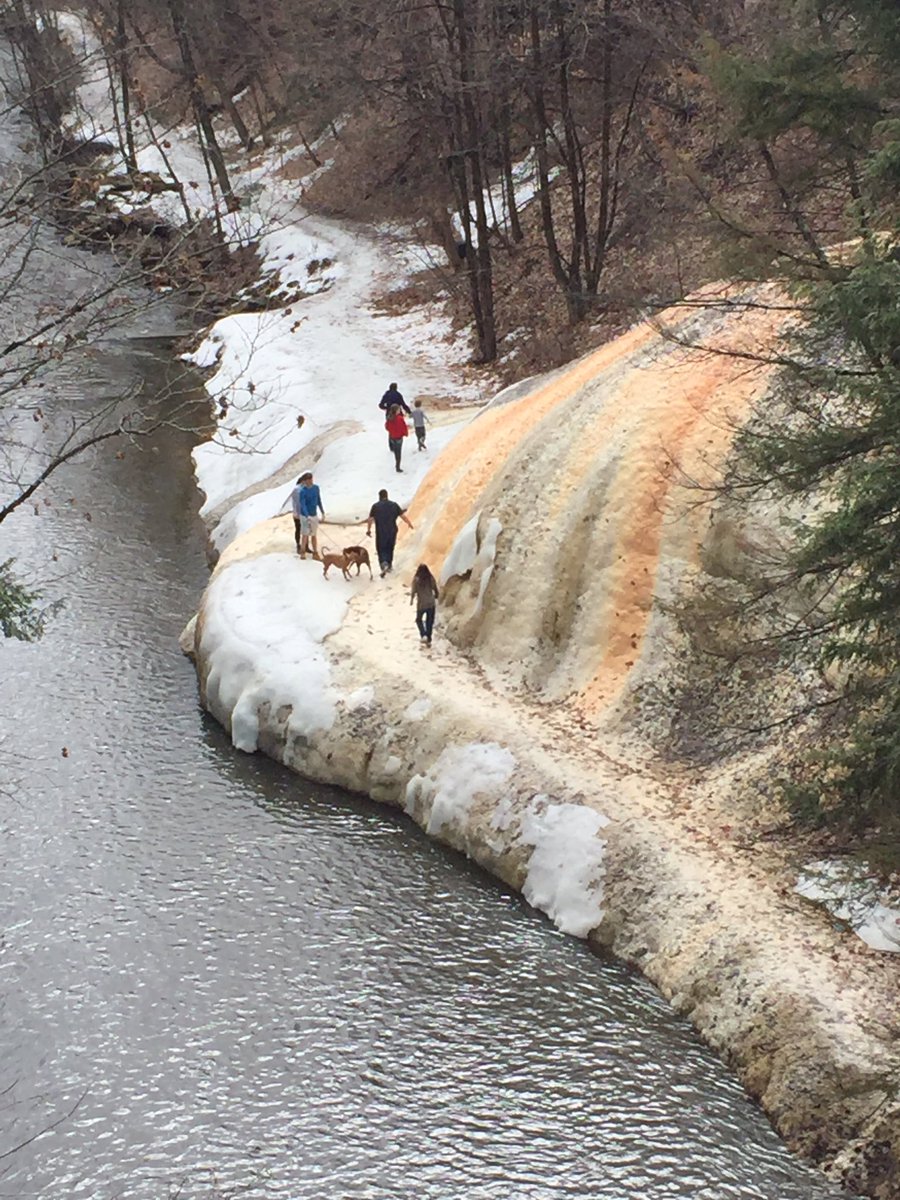SJWill56's tweet image. Nice day for a walk in the park @MagicofSPAC - ice vs mineral springs - TY @NYstateparks #Springarrived (?) #climatechange(?) @12866Buzz