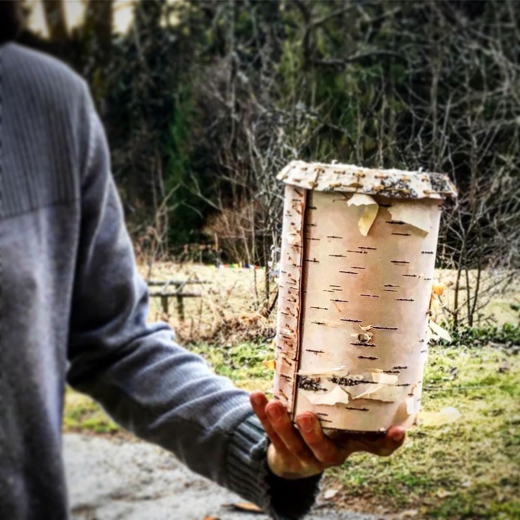 Nawisho's tweet image. Wunderbarer Birkenrinden-Behälter entstanden beim Birkenrinden-Workshop am Samstag!
#doity… ift.tt/2kXvXfD