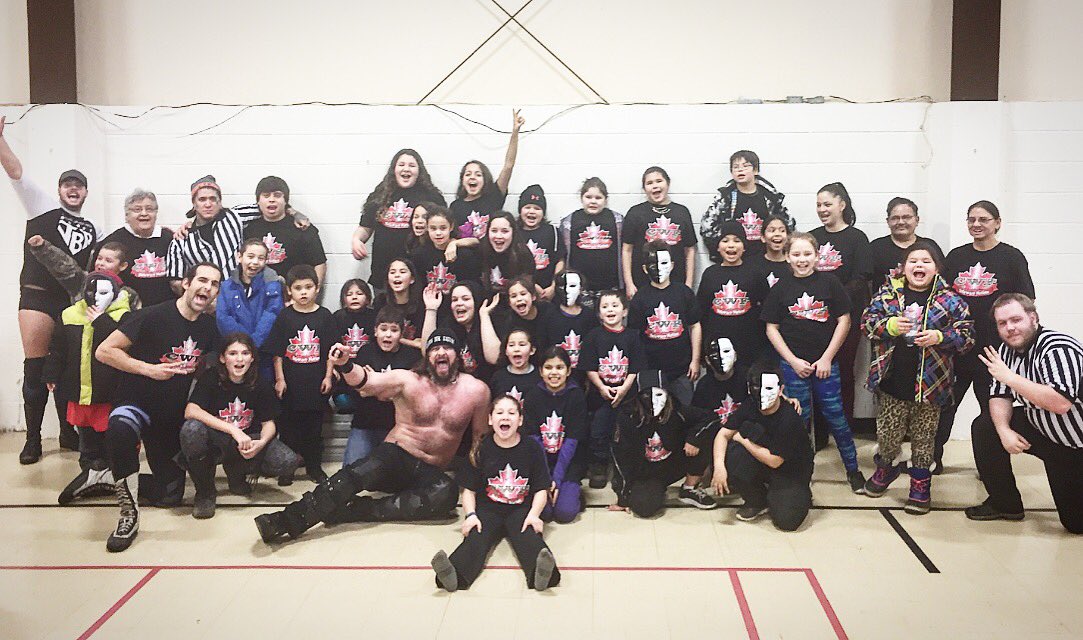 KryssThorn's tweet image. CWF Stars chilling with their fans.