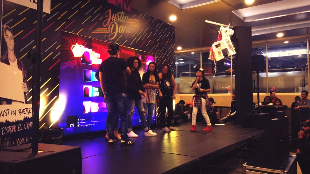 REVISTAEVENTOS2's tweet photo. Presentes en el #justinbday @Criteriaent @MTV @los40colombia @titanplazacc https://t.co/XoKweZva26