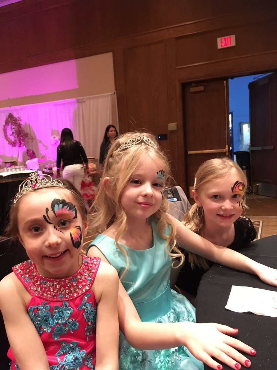 traceyoake's tweet image. #princessball2017 #cureCF look at these beautiful princesses @kimetang @tinkerbell_joD
