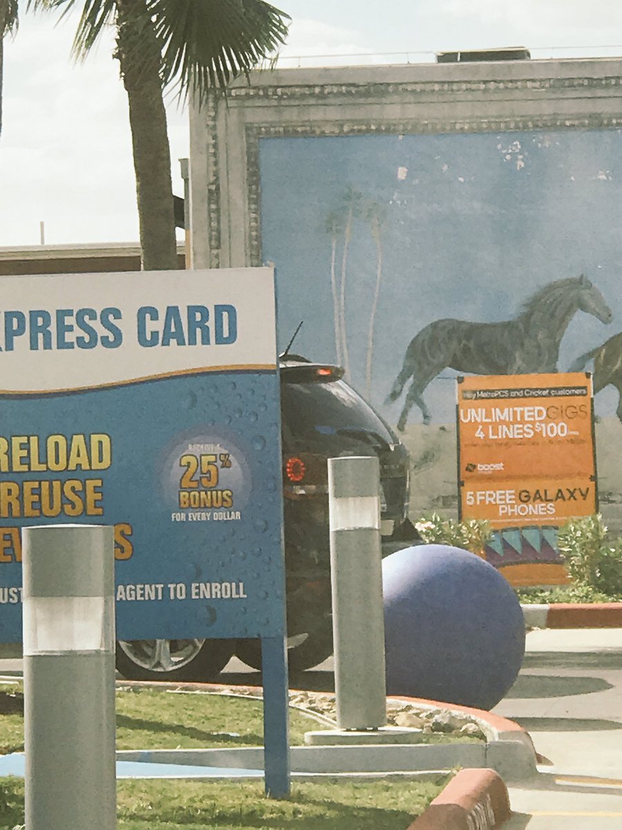 ChrisVasquez110's tweet photo. Waiting in line at a busy car wash and what do I spot facing me?!? #BoostRocks #R&RCommunications @JustinCapers @KristyPfahler https://t.co/Q0UzYndSqb