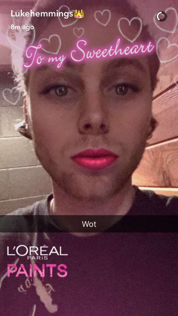 leslifornia's tweet photo. #5SOSfam #iHeartAwards #BestFanArmy #5sosfamattack
@5SOS_Daily https://t.co/IvlRsTCMrz