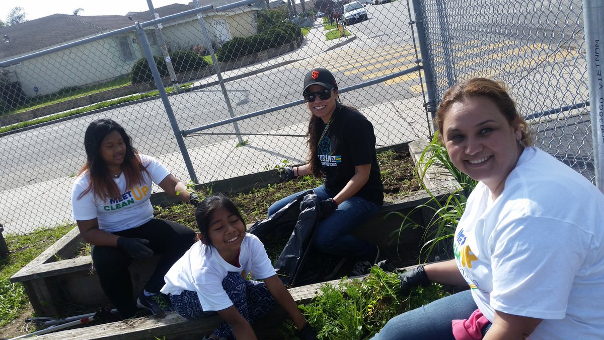 MsAllisonCordes's tweet photo. #meetupcleanup #cityofoxnard @LemonwoodLions @Drmorales5600 @CityofOxnard https://t.co/BYhdJtzNWK