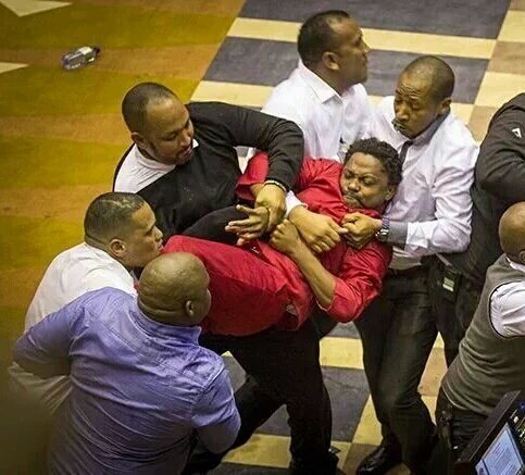 __Siiwe's tweet image. Remy ma's entourage trying to get her out of the studio after those 7 mins #shEther