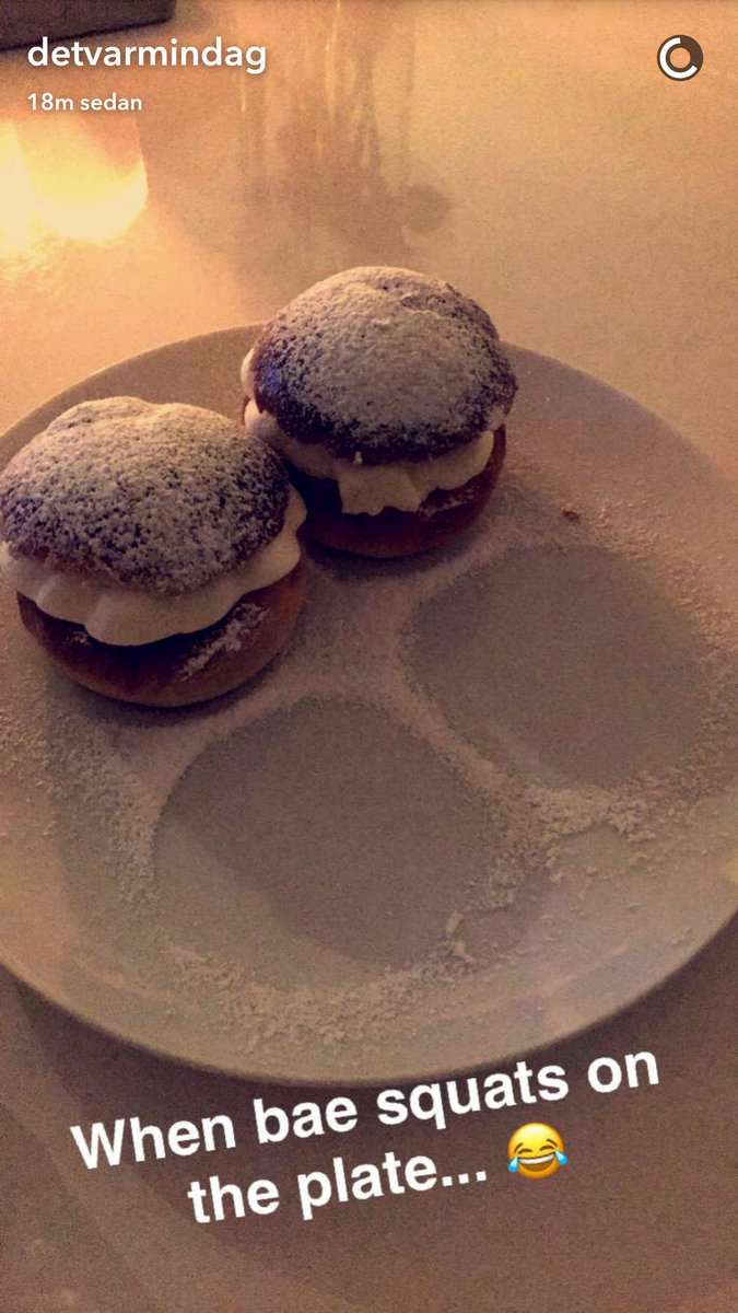 MarijaJPersson_'s tweet image. @detvarmindag bästa jag sett på länge 😂😂😂 gråter. Mina vänner hota dock med att blockera mig på snapchat för min humor suger 🙈