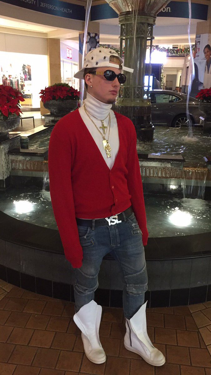 HARDYBOYHIMSELF's tweet photo. HOLY FUCK YUNG GIRBAUD IS THAT A DIOR CARDIGAN &amp; $1500 BALMAIN JEANS 😱😱😱

YOURE THE GREATEST OF ALL TIME TO DO IT❗️ 

FUCK YOURE SO PRETTY😢💔 https://t.co/CeLgUvFJqK